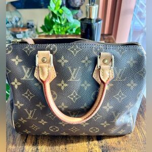 Louis Vuitton speedy 25 authentic normal wear no rips or stains ❤️